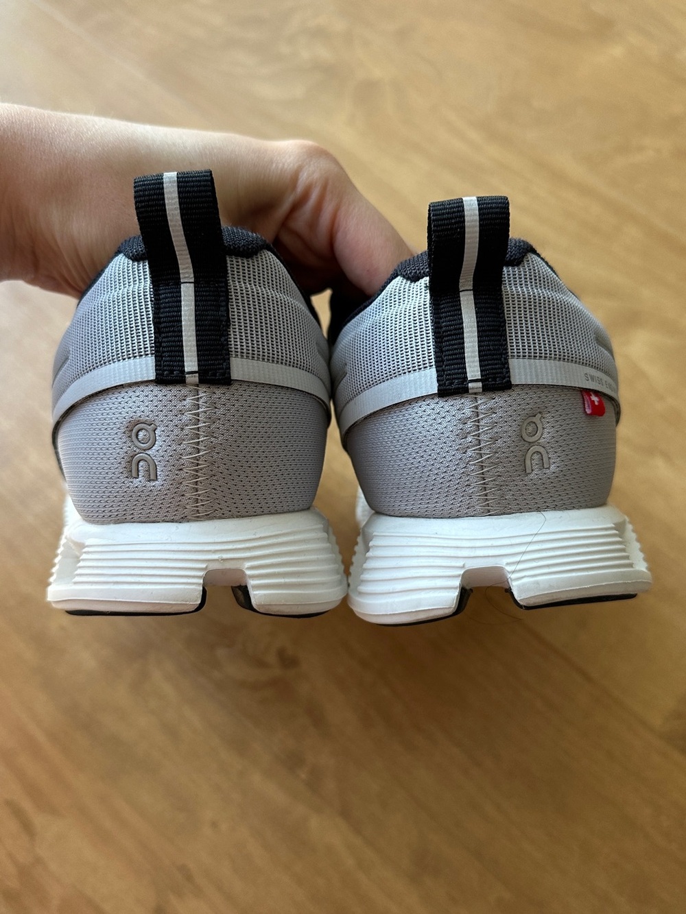 On Cloud 5 Women’s Waterproof Sneakers, Glacier/White, Size 8 - Picture 4 of 11